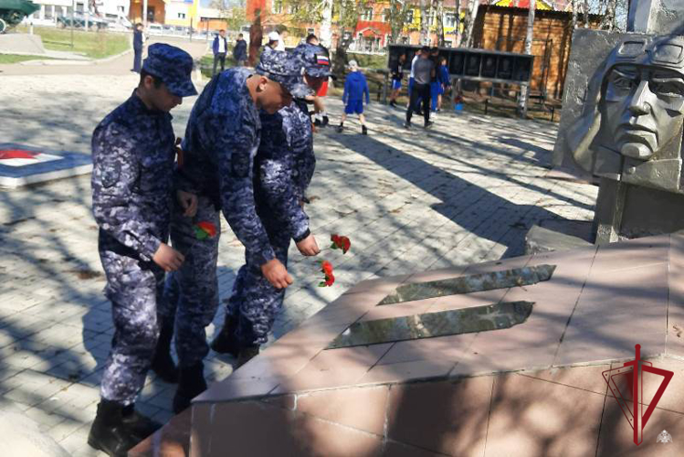 В Бурятии росгвардейцы почтили память погибших в годы Великой Отечественной войны