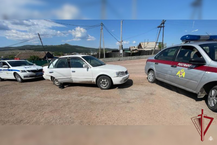 В Тарбагатае росгвардейцы в «угнанном» автомобиле обнаружили сбежавшего из дома подростка 