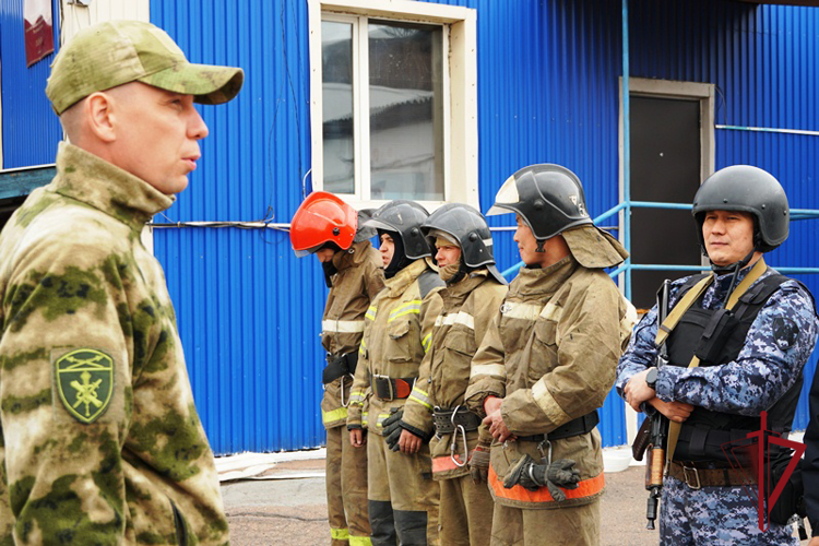 В Улан-Удэ прошли совместные учения росгвардейцев и пожарных