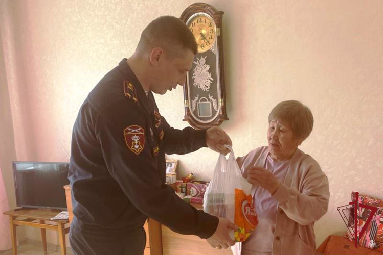 В районах Бурятии росгвардейцы приняли участие в праздничных мероприятиях ко Дню Победы