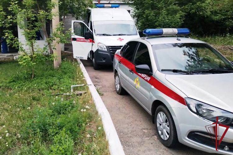 Сотрудники Росгвардии задержали хулиганов, дебоширивших в автомобиле «скорой помощи» в Улан-Удэ