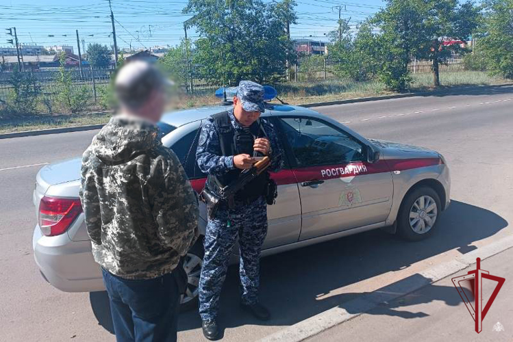 В Улан-Удэ росгвардейцы задержали подозреваемого в краже инструментов