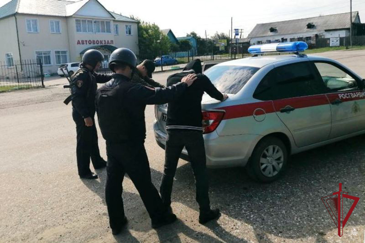 Сотрудники Росгвардии задержали в районе Бурятии гражданина в федеральном розыске