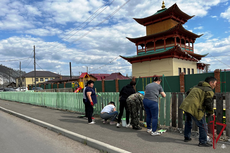 На севере Бурятии сотрудники Росгвардии оказали помощь дацану