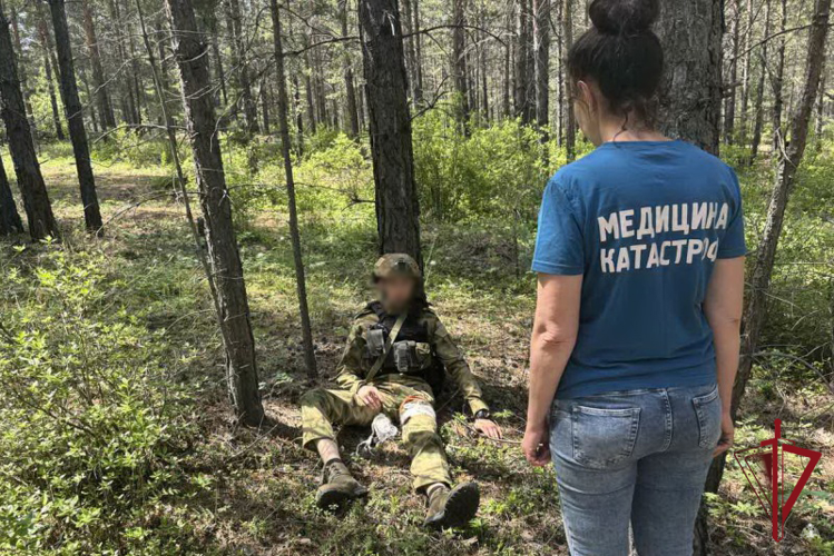 Специалист центра медицины катастроф Бурятия проводит для росгвардейцев занятия по тактической медицине