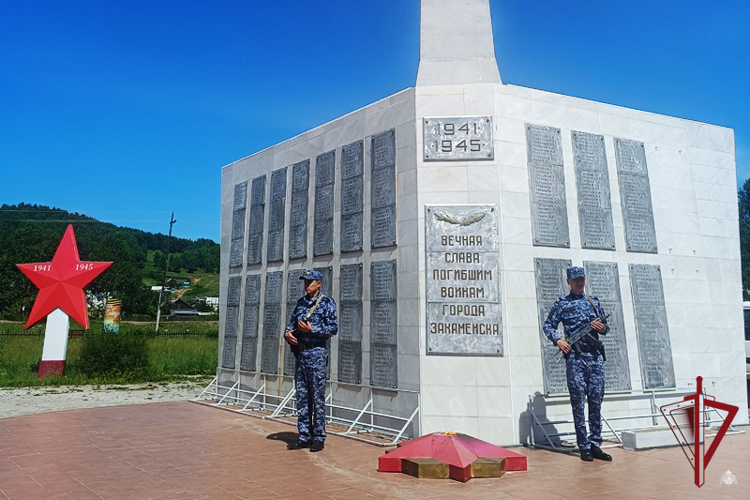 В Бурятии росгвардейцы приняли участие в патриотической акции «Свеча памяти»