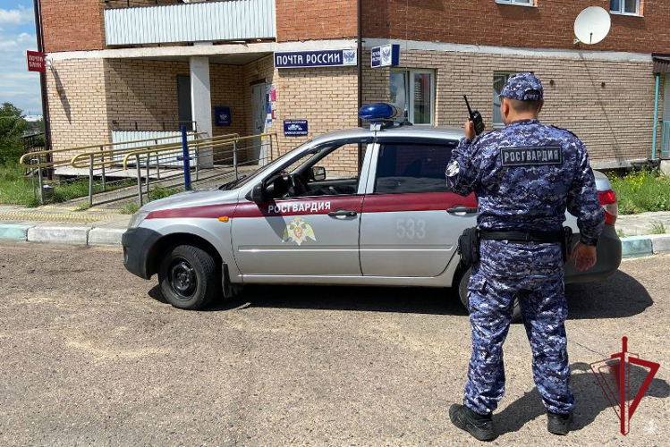 В Улан-Удэ сотрудники вневедомственной охраны Росгвардии задержали подозреваемого в разбое
