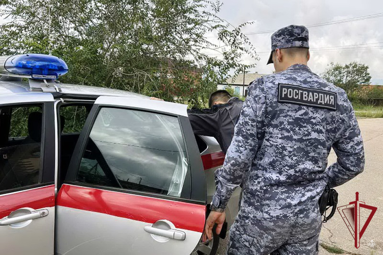В Гусиноозерске росгвардейцы задержали подозреваемого в краже денег с банковской карты