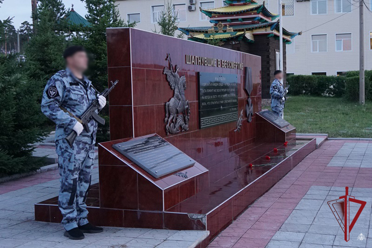 В Бурятии росгвардейцы почтили память коллег, погибших в зоне проведения СВО