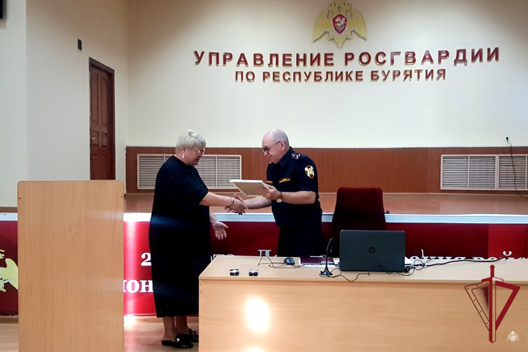 Волонтерская организация Бурятии поблагодарила работников и сотрудников вневедомственной охраны за оказанную помощь