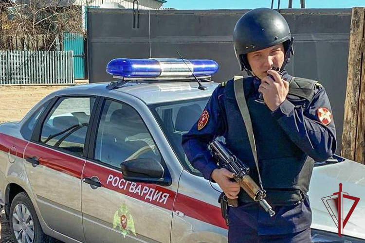 В Улан-Удэ росгвардейцы задержали подозреваемого в краже сотового телефона у несовершеннолетнего