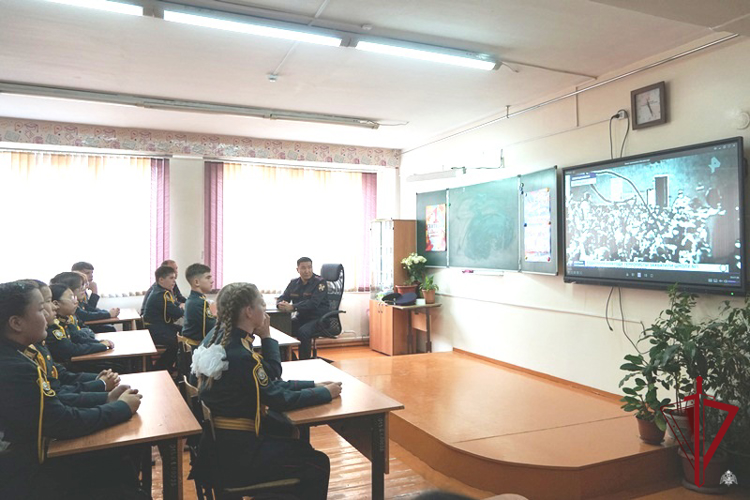 В Бурятии росгвардейцы проводят уроки по антитеррору 
