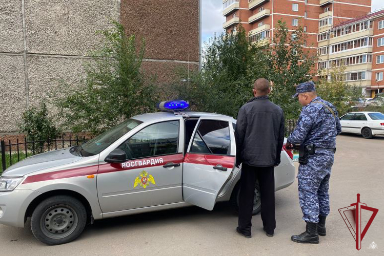 Жителя Улан-Удэ росгвардейцы задержали за кражу телефона у ребенка 
