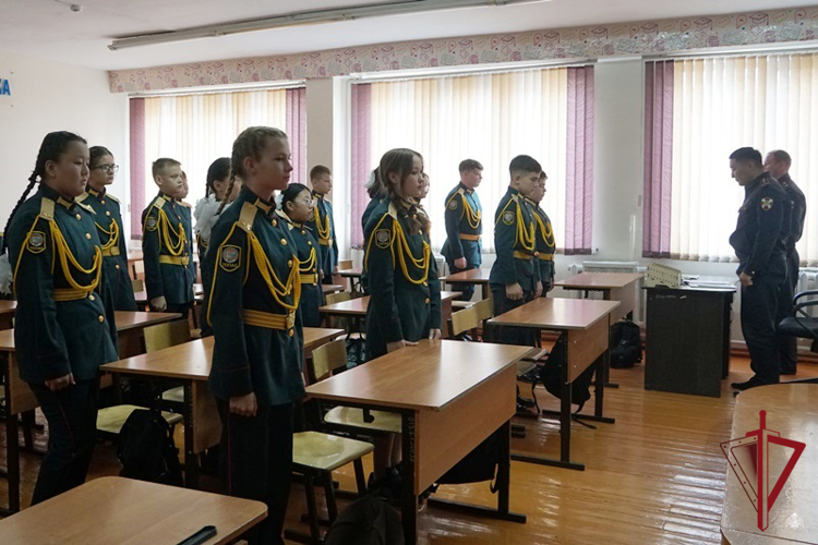 В Бурятии росгвардейцы проводят уроки по антитеррору 