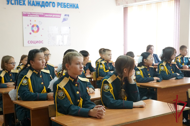 В Бурятии росгвардейцы проводят уроки по антитеррору 
