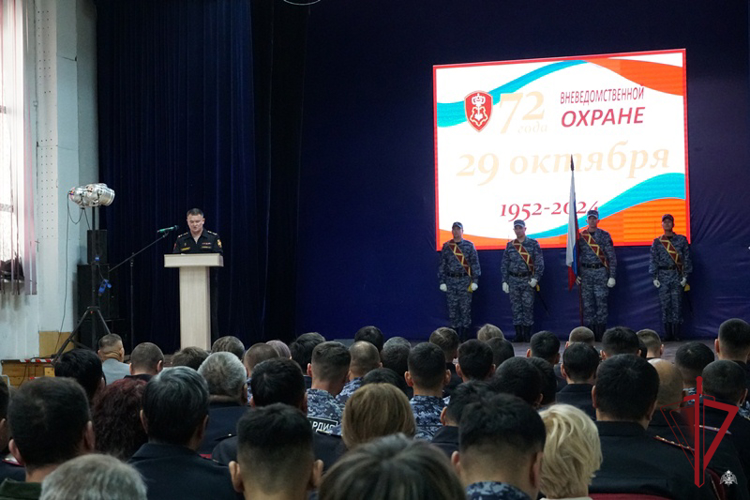 В Бурятии ко Дню вневедомственной охраны поощрили ветеранов и лучших сотрудников