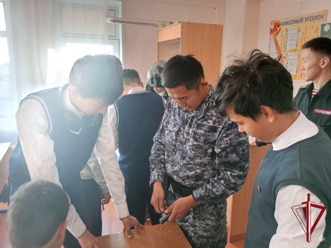 В Бурятии сотрудники вневедомственной охраны приняли участие в мероприятиях, посвященных Дню отца