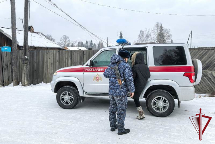 В Бурятии росгвардейцы задержали подозреваемую в краже денег
