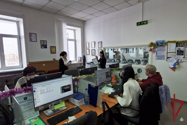 Росгвардейцы поздравили журналистов Бурятии с профессиональным праздником
