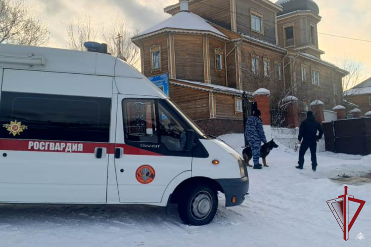 Росгвардейцы обеспечивают безопасность в канун Рождества Христова в Бурятии