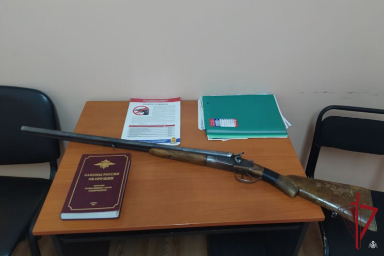 В Бурятии добровольно сдали найденное оружие в Росгвардию