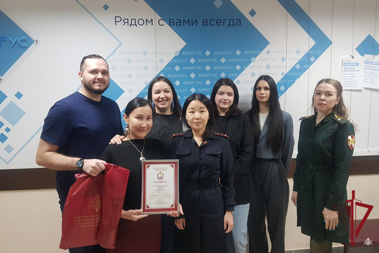 Росгвардейцы поздравили журналистов Бурятии с профессиональным праздником