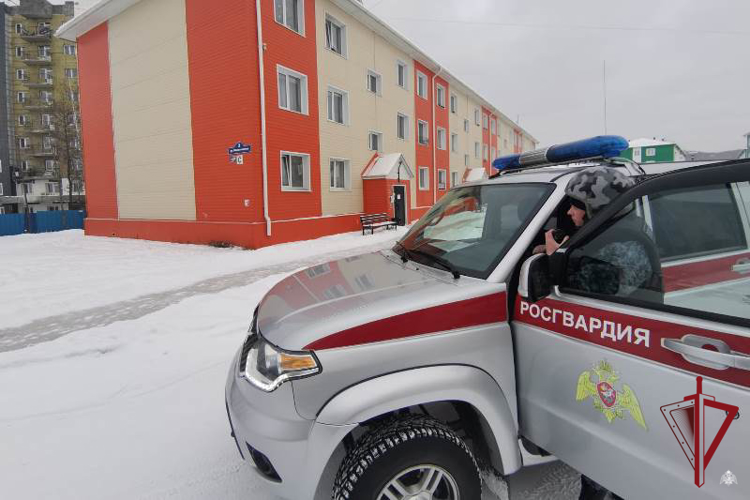 В Бурятии росгвардейцы задержали подозреваемого в ложном сообщении о противоправном деянии