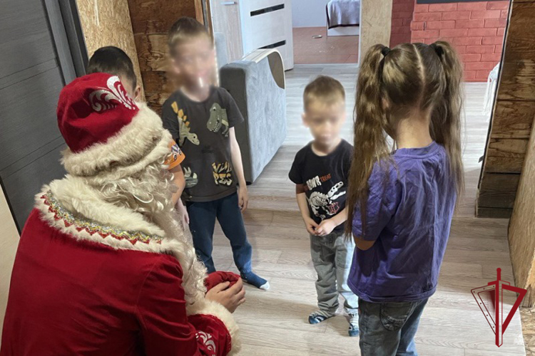 В Бурятии росгвардейцы исполнили новогоднее желание девочки в рамках акции «Ёлка желаний»