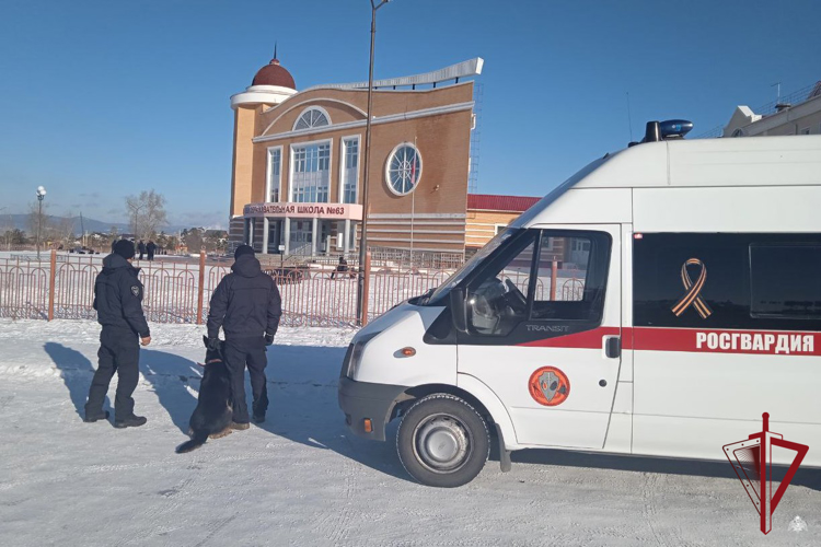 Взрывотехники Росгвардии обследовали школы и торговый центр в Улан-Удэ