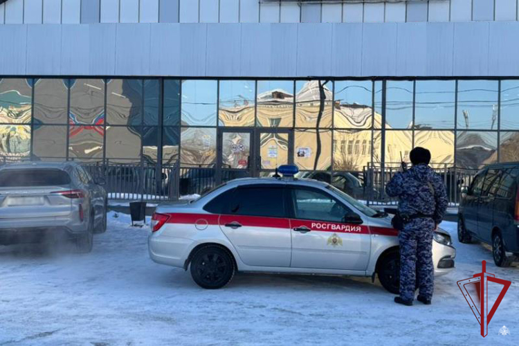 В Улан-Удэ сотрудники Росгвардии задержали подозреваемого в серии краж из магазина