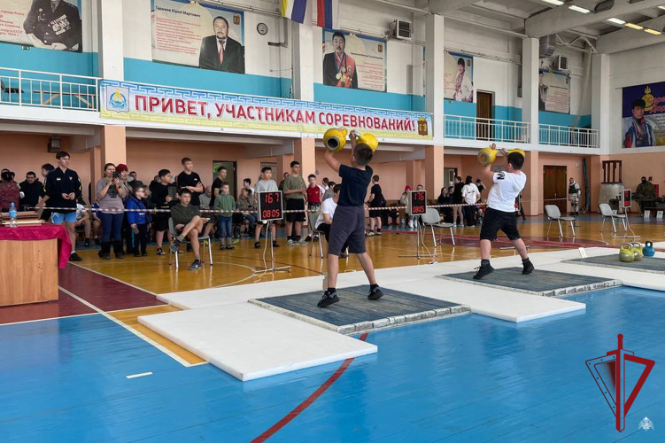 В Бурятии состоялся турнир по гиревому спорту памяти сотрудника ОМОН «Кречет»