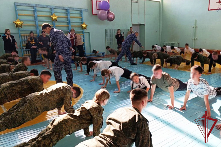 В Улан-Удэ сотрудники вневедомственной охраны Росгвардии приняли участие в «Зарнице»