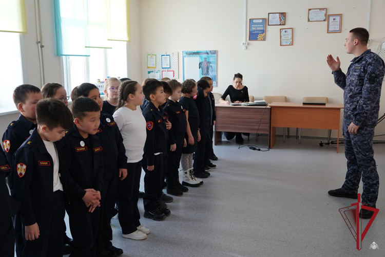 Уроки Мужества провели сотрудники вневедомственной охраны Росгвардии в Бурятии