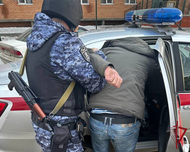 Росгвардейцы задержали хулигана, который пугал прохожих в Улан-Удэ