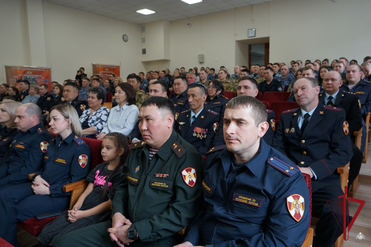 В Бурятии росгвардейцы отметили День образования войск национальной гвардии Российской Федерации