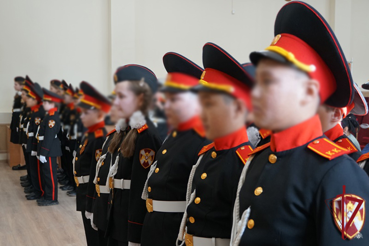 Ученики улан-удэнской школы прошли посвящение в кадеты Росгвардии