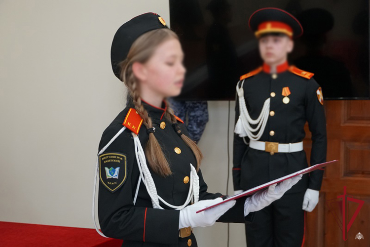 Ученики улан-удэнской школы прошли посвящение в кадеты Росгвардии