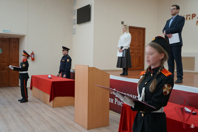 Ученики улан-удэнской школы прошли посвящение в кадеты Росгвардии