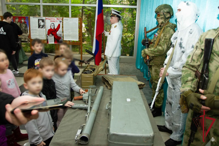 В Северобайкальске прошла выставка вооружения Росгвардии