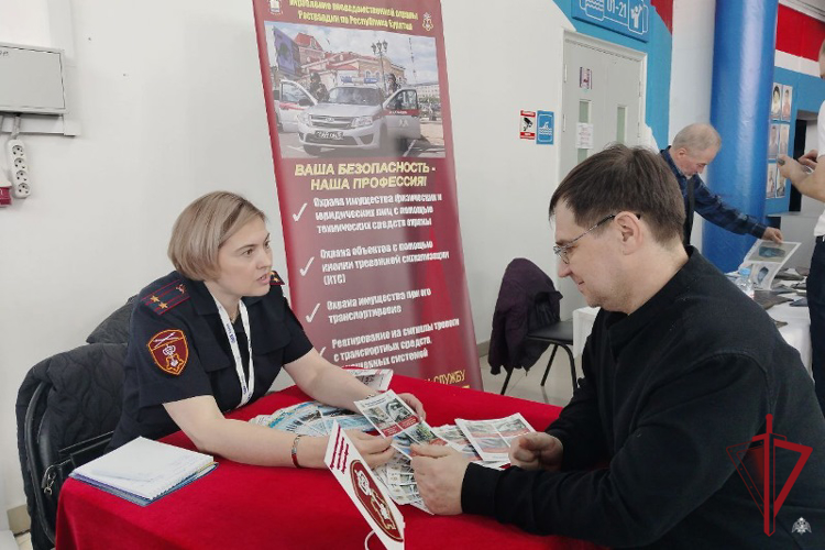 В Улан-Удэ росгвардейцы представили комплекс охранных услуг на выставке «Стройиндустрия – 2025» 