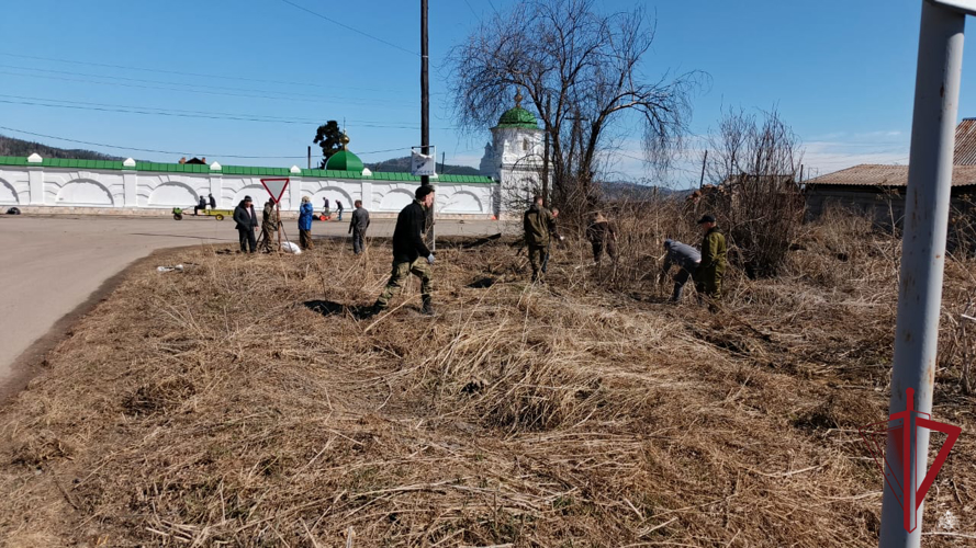 В Бурятии сотрудники вневедомственной охраны оказали помощь монастырю