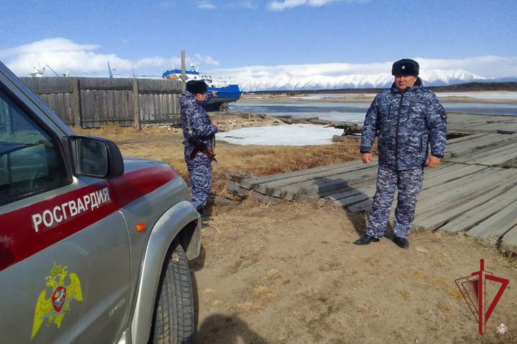 Росгвардейцы в Бурятии спасли тонущего в реке мужчину