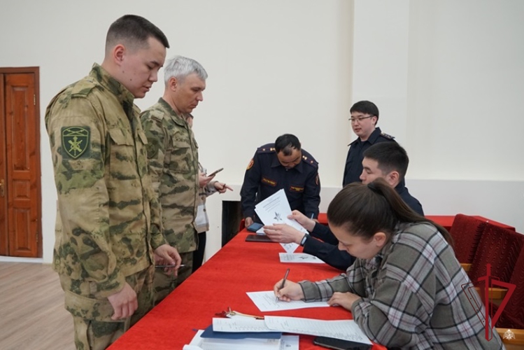 В Бурятии росгвардейцы приняли участие в «Диктанте Победы»