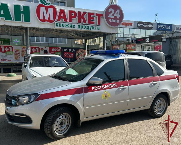 Сотрудники Росгвардии задержали подозреваемую в краже в Улан-Удэ