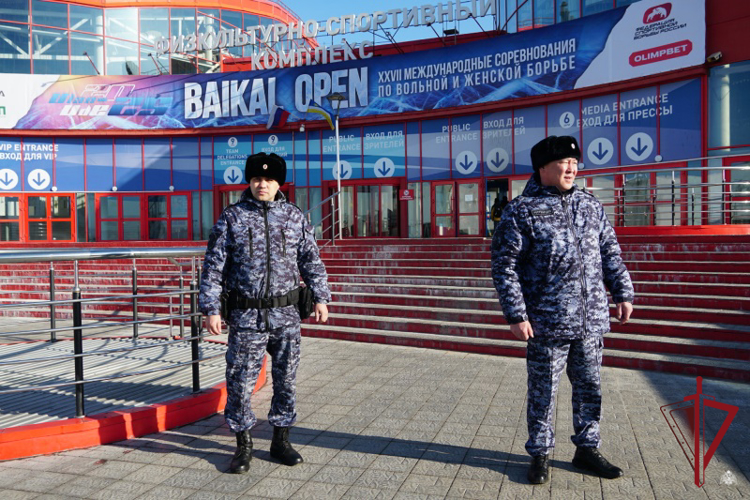 Росгвардейцы обеспечивают безопасность международного турнира по вольной борьбе в Улан-Удэ