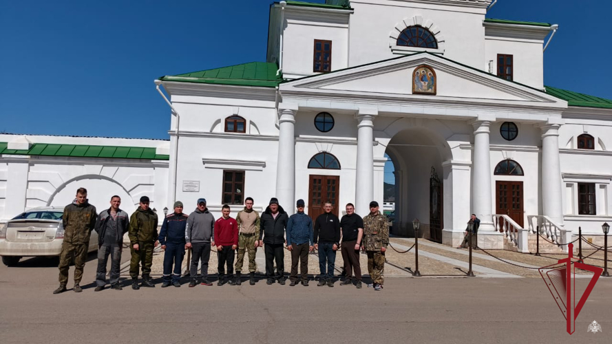 В Бурятии сотрудники вневедомственной охраны оказали помощь монастырю
