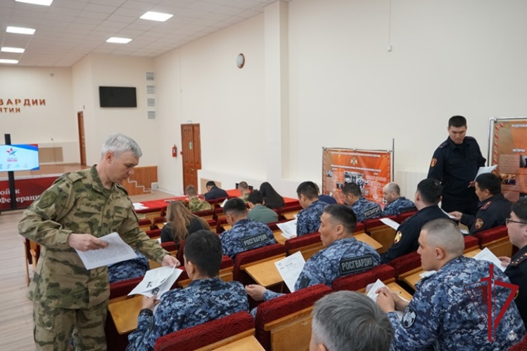 В Бурятии росгвардейцы приняли участие в «Диктанте Победы»