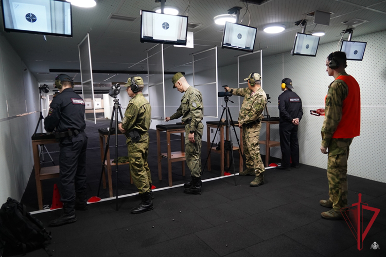 Росгвардейцы Бурятии выиграли соревнования по стрельбе из боевого ручного стрелкового оружия в Хабаровске