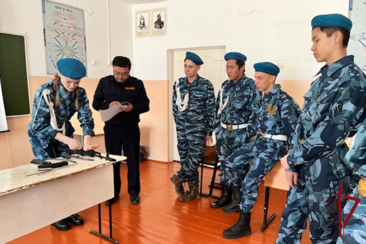 В Бурятии сотрудники Росгвардии оценивали участников районного этапа «Зарницы»