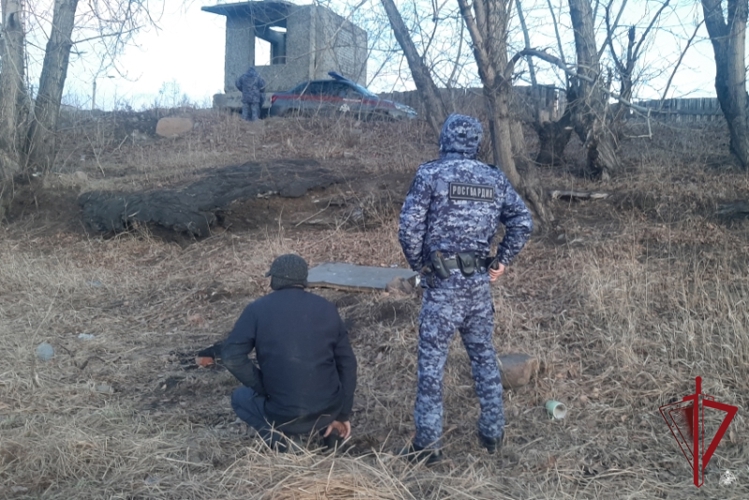 В Улан-Удэ росгвардейцы задержали мужчину по подозрению в незаконном обороте наркотических средств